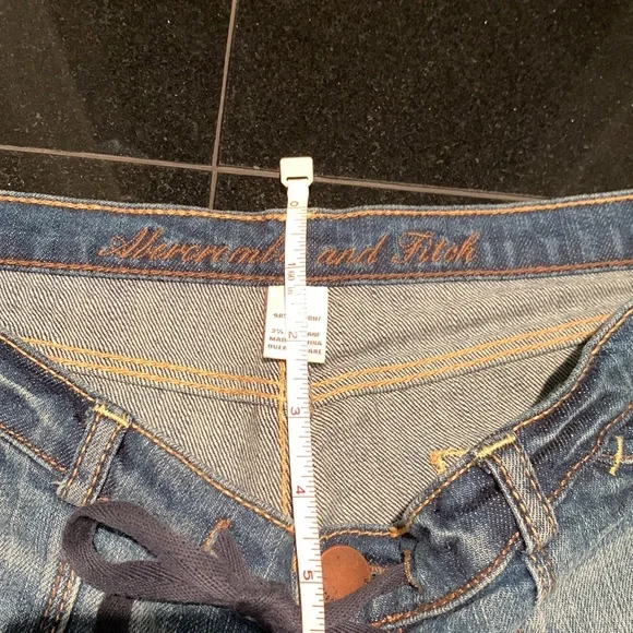 Low-cut shorts - Picture 4 of 10